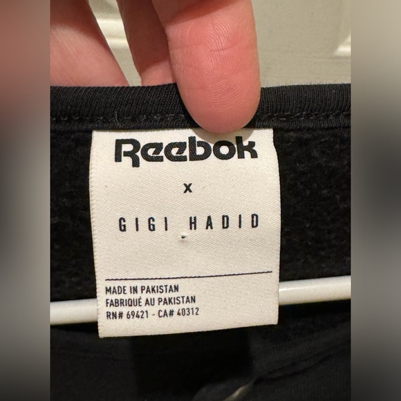 Reebok X GIGI HADID crop sweatshirt size XSMALL - Picture 3 of 4